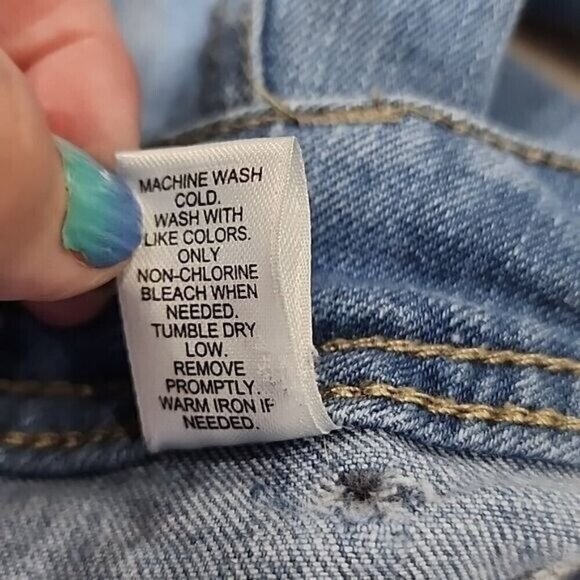 Cato Jeans est 1946 Mid-rise light rinse denim distressed modern jeans Women's 8 - Picture 6 of 6